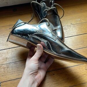 Shelly’s London Pointed Metallic Oxfords chic sz 36
